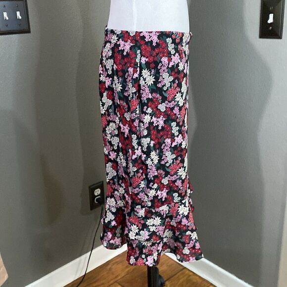 Ann Taylor Mini Floral Mini Skirt Ruffle Hem - Picture 7 of 10